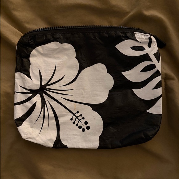 Aloha Collection Pouch - Picture 3 of 3